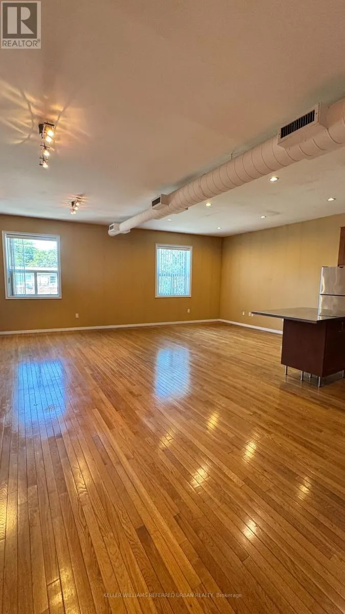 UPPER LEVEL - 2021 AVENUE ROAD