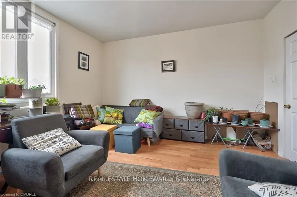 UPPER LEVEL - 150 MANNING AVENUE