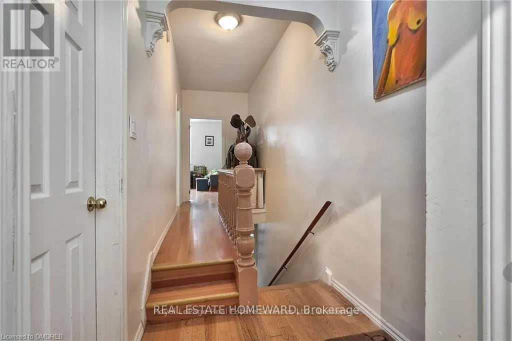 UPPER LEVEL - 150 MANNING AVENUE