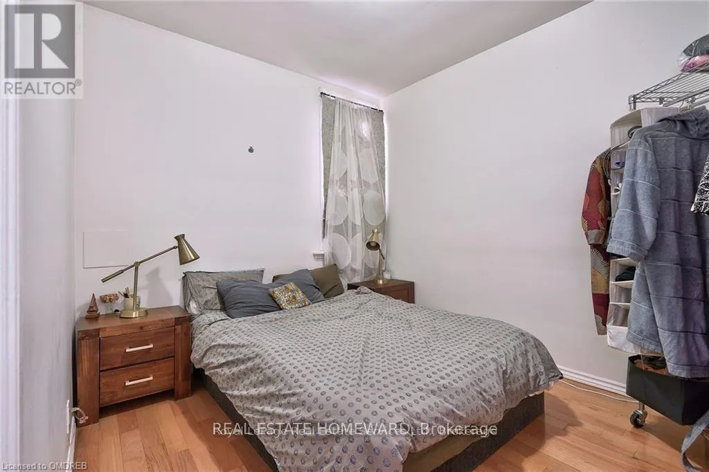 UPPER LEVEL - 150 MANNING AVENUE