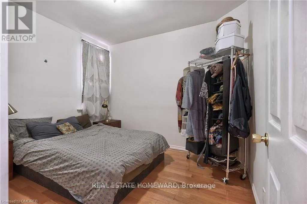 UPPER LEVEL - 150 MANNING AVENUE
