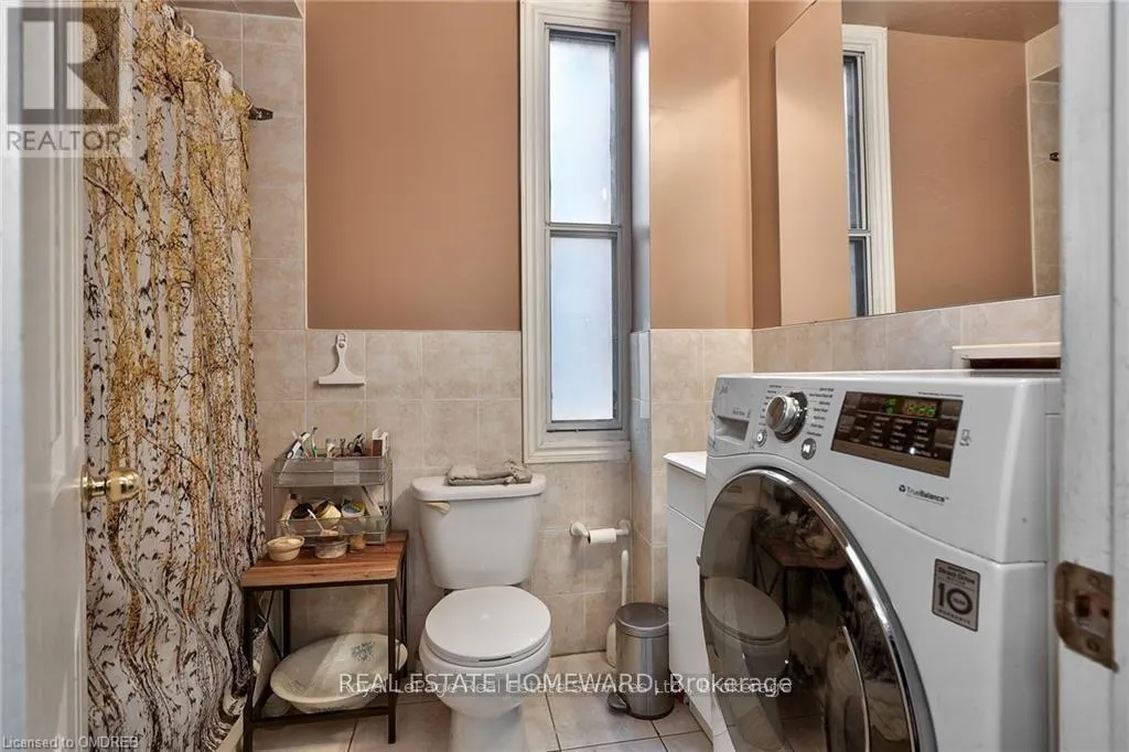 UPPER LEVEL - 150 MANNING AVENUE