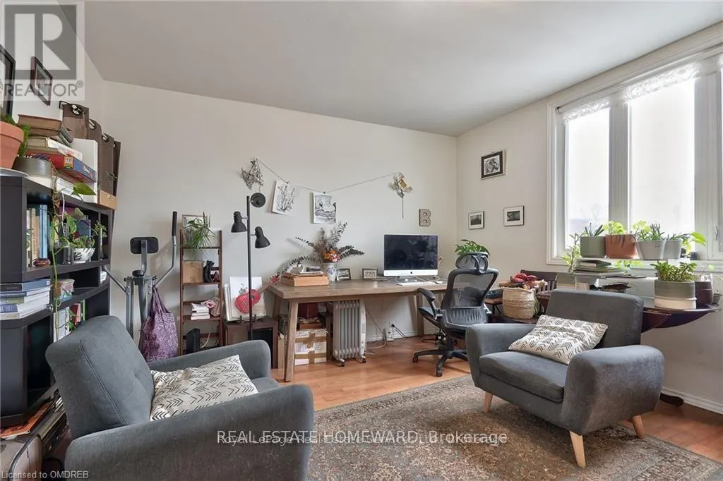 UPPER LEVEL - 150 MANNING AVENUE