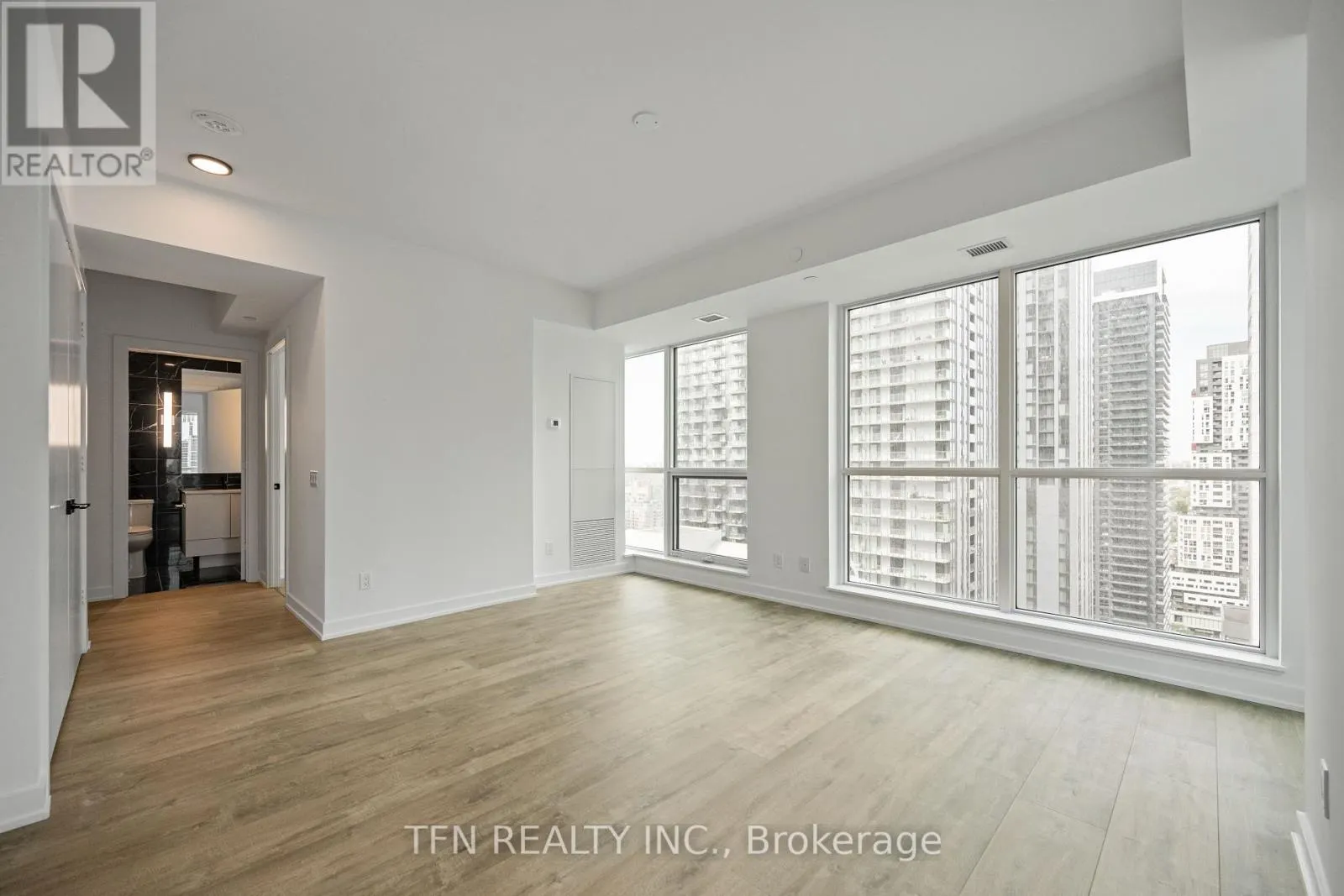 2707 - 327 KING STREET W