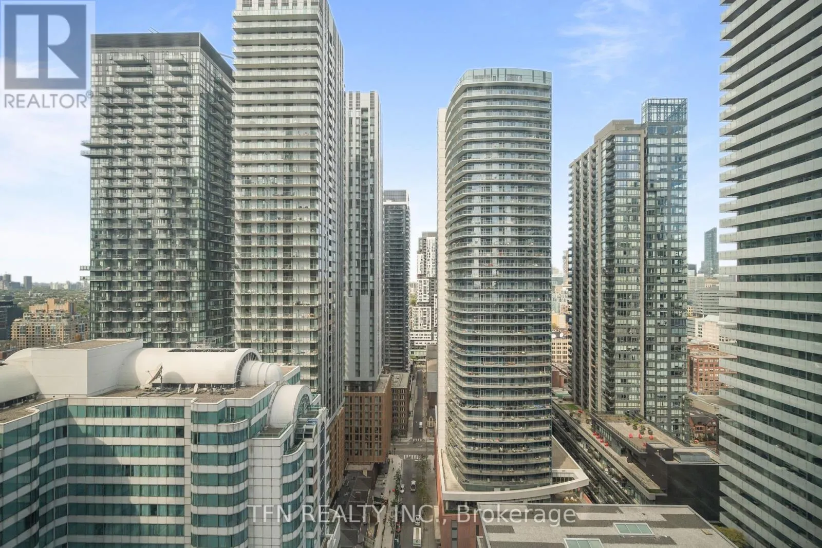 2707 - 327 KING STREET W
