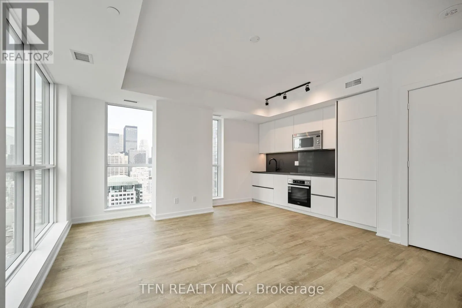 2707 - 327 KING STREET W