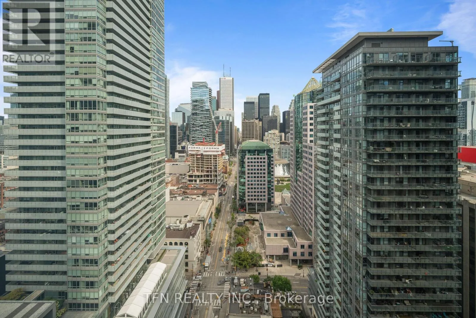 2707 - 327 KING STREET W