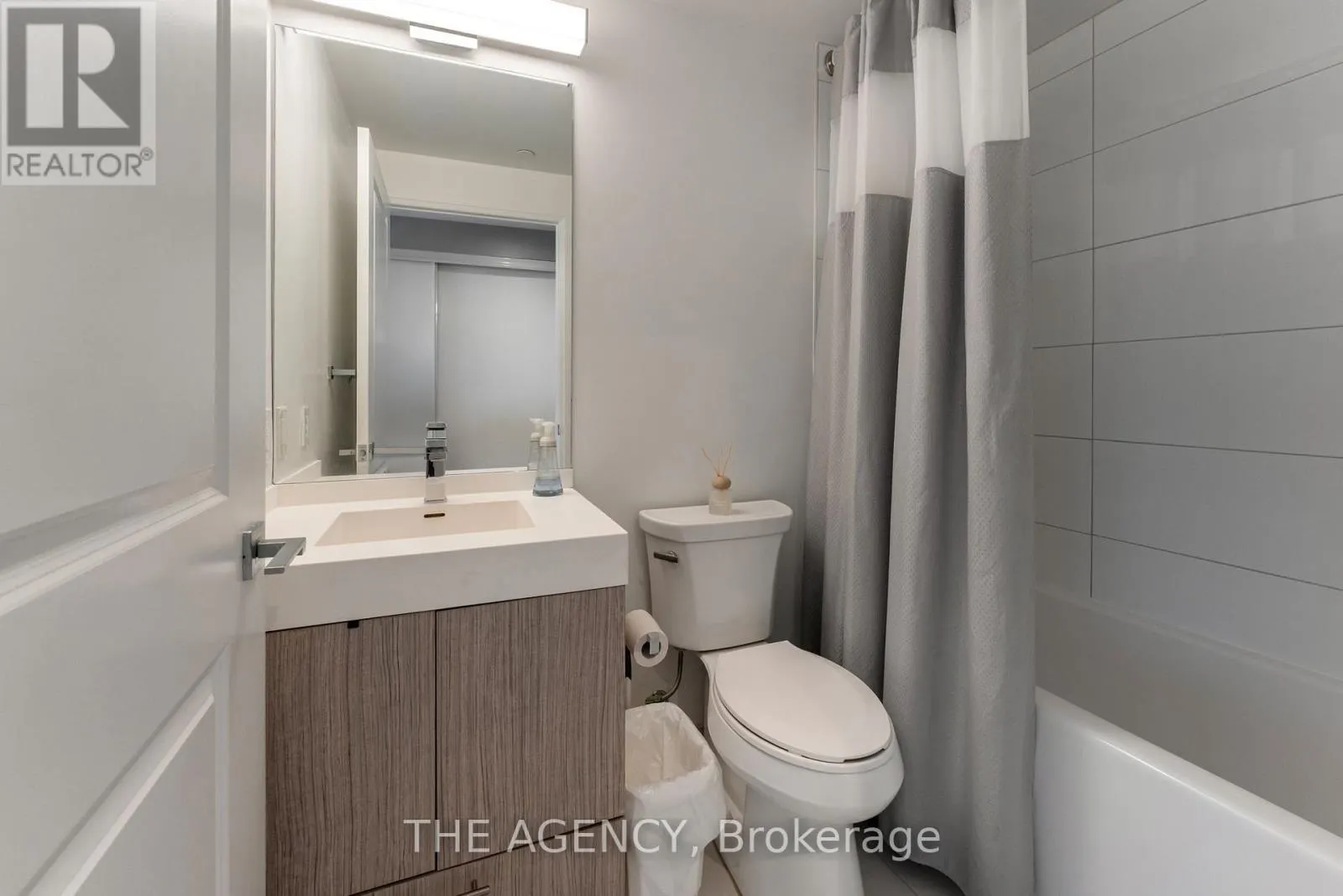 4807 - 251 JARVIS STREET