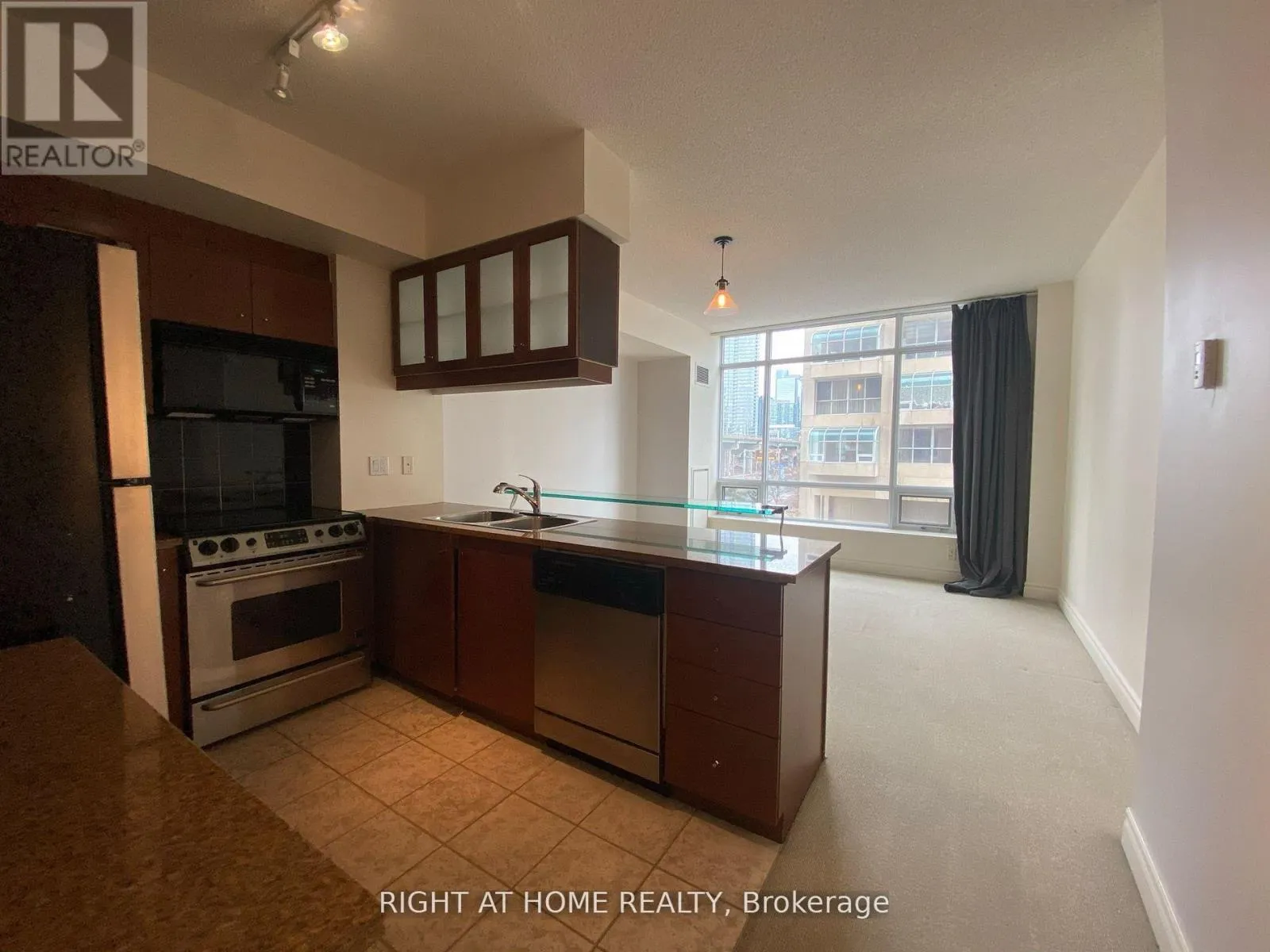 308E - 500 QUEENS QUAY W