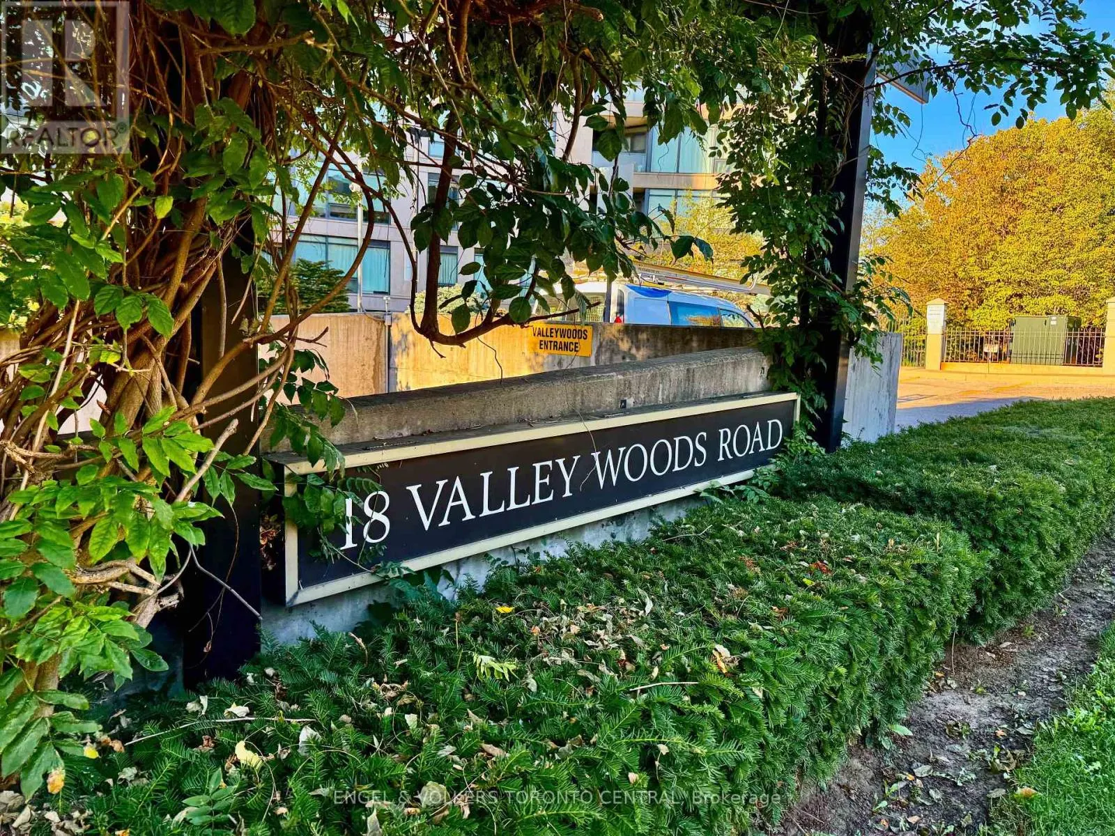 PH105 - 18 VALLEY WOODS ROAD