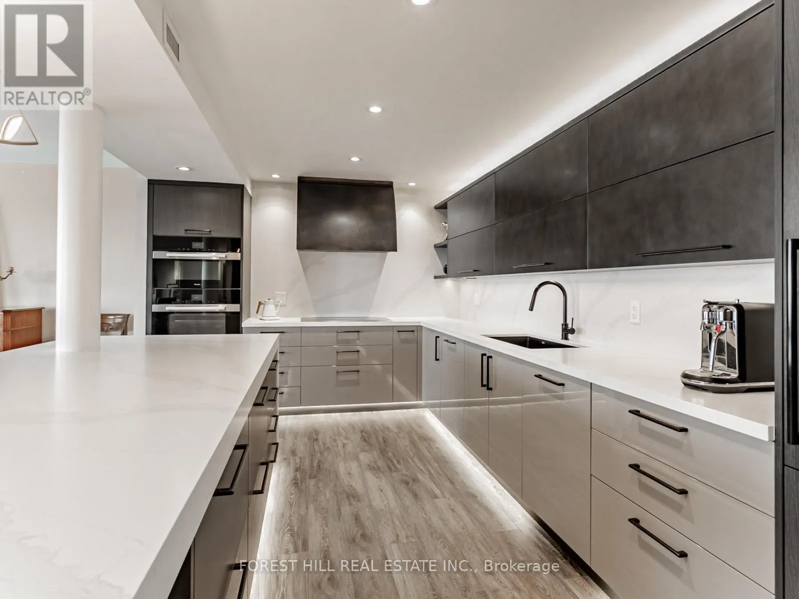 1810/1809 - 175 CUMBERLAND STREET