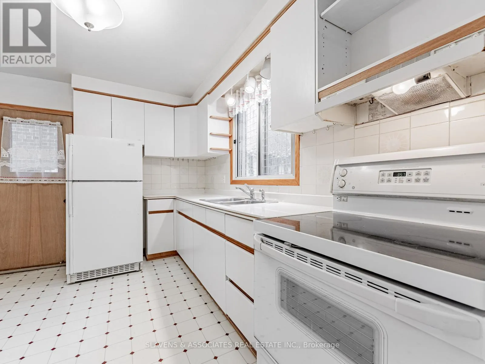 796 DAVENPORT ROAD