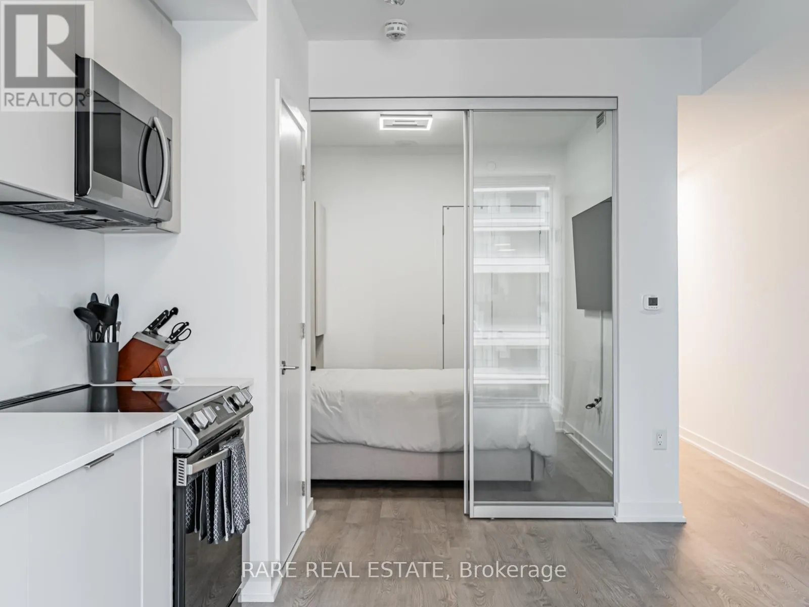 1505 - 357 KING STREET W
