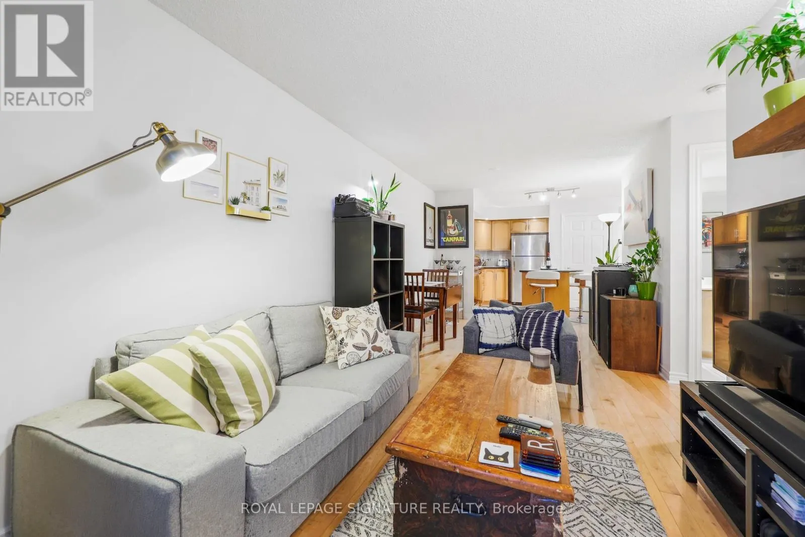 343 - 250 WELLINGTON STREET W