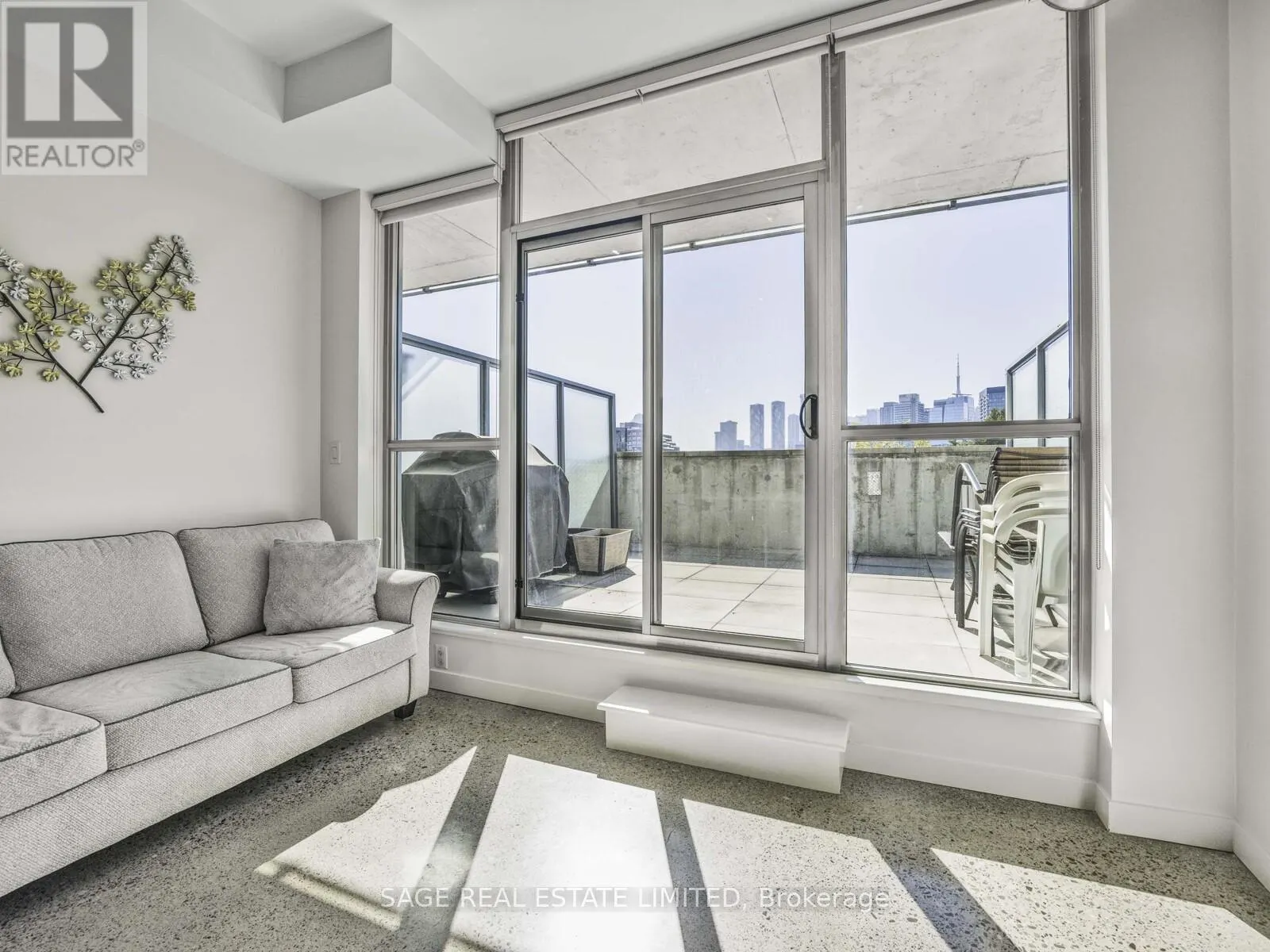 405 - 510 KING STREET E
