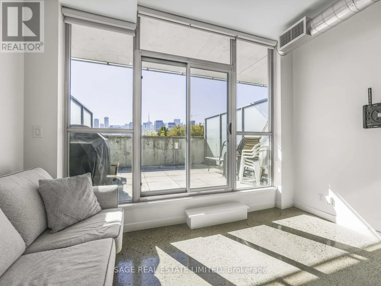 405 - 510 KING STREET E