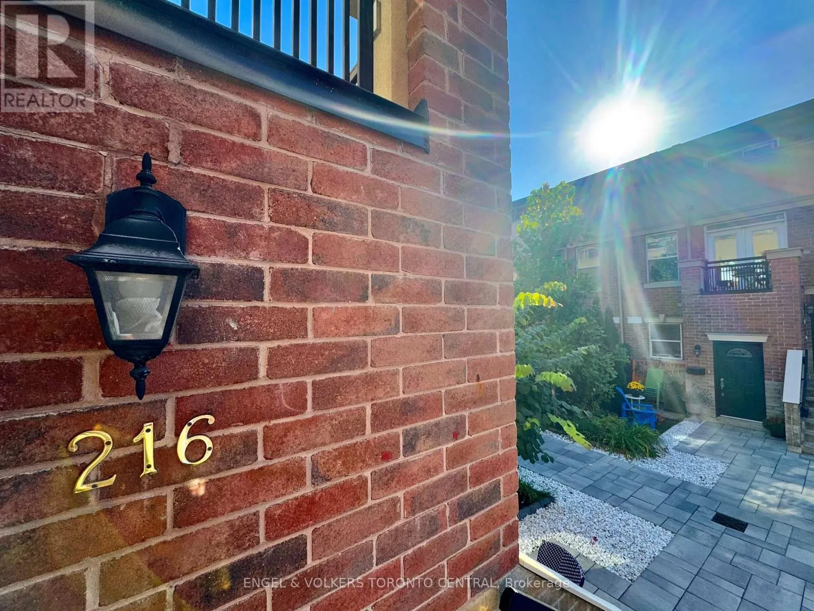 216 - 51 HALTON STREET