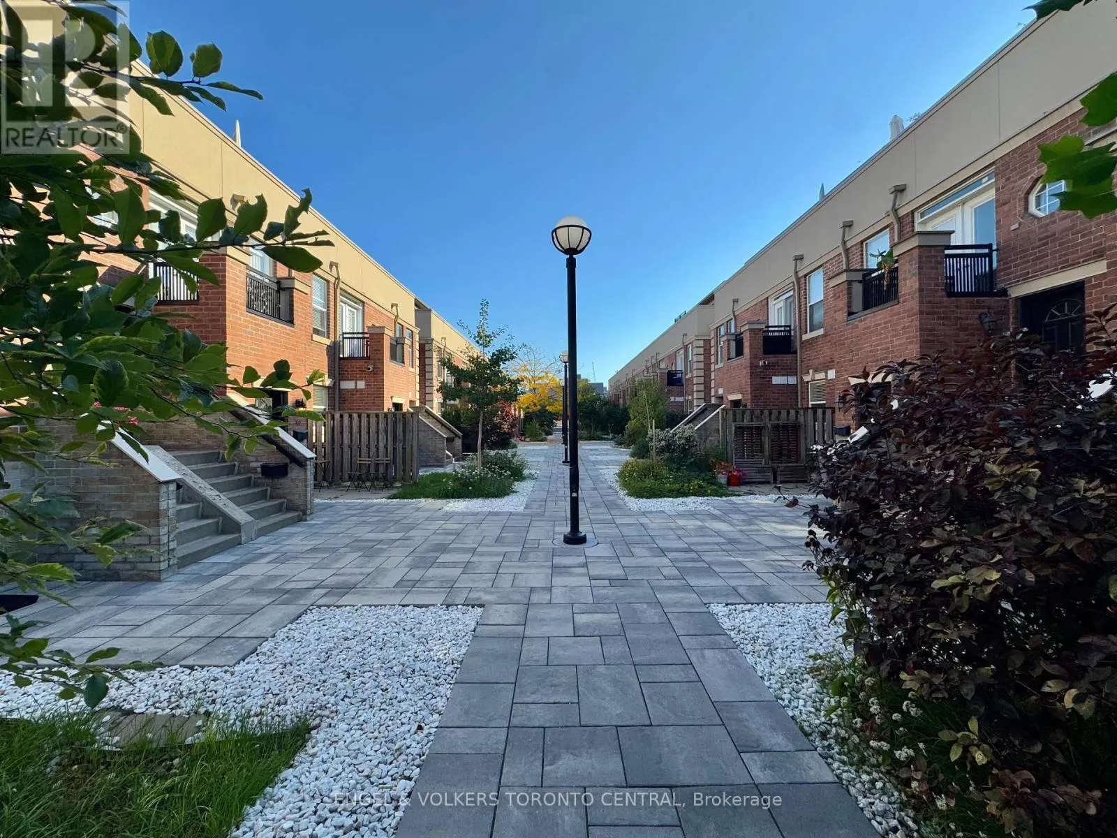 216 - 51 HALTON STREET