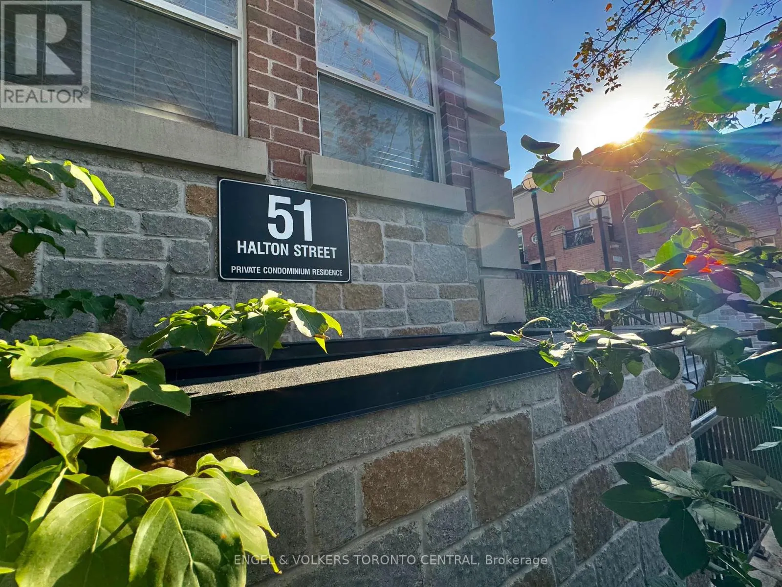 216 - 51 HALTON STREET