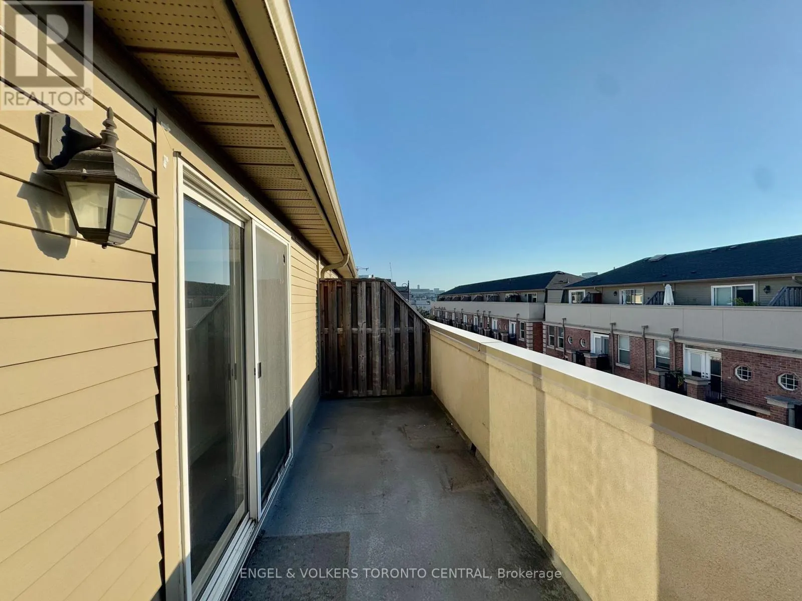 216 - 51 HALTON STREET