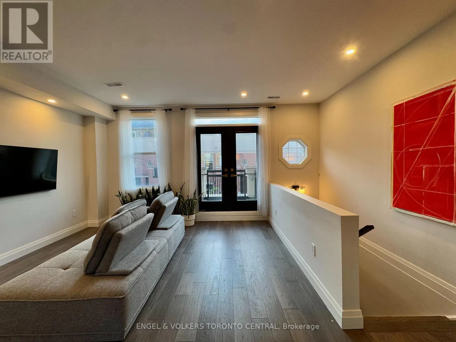 216 - 51 HALTON STREET