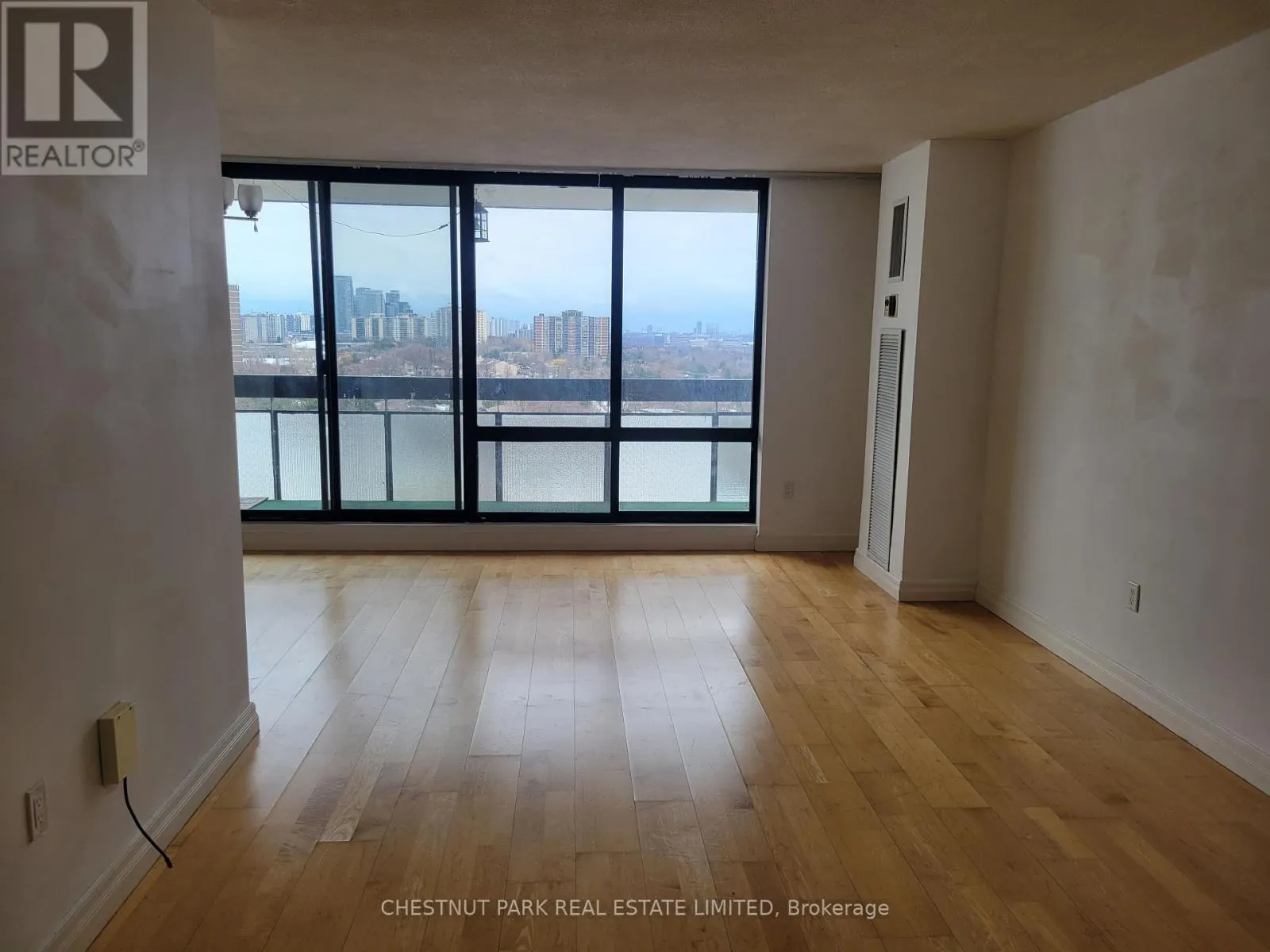 1404 - 260 SENECA HILL DRIVE