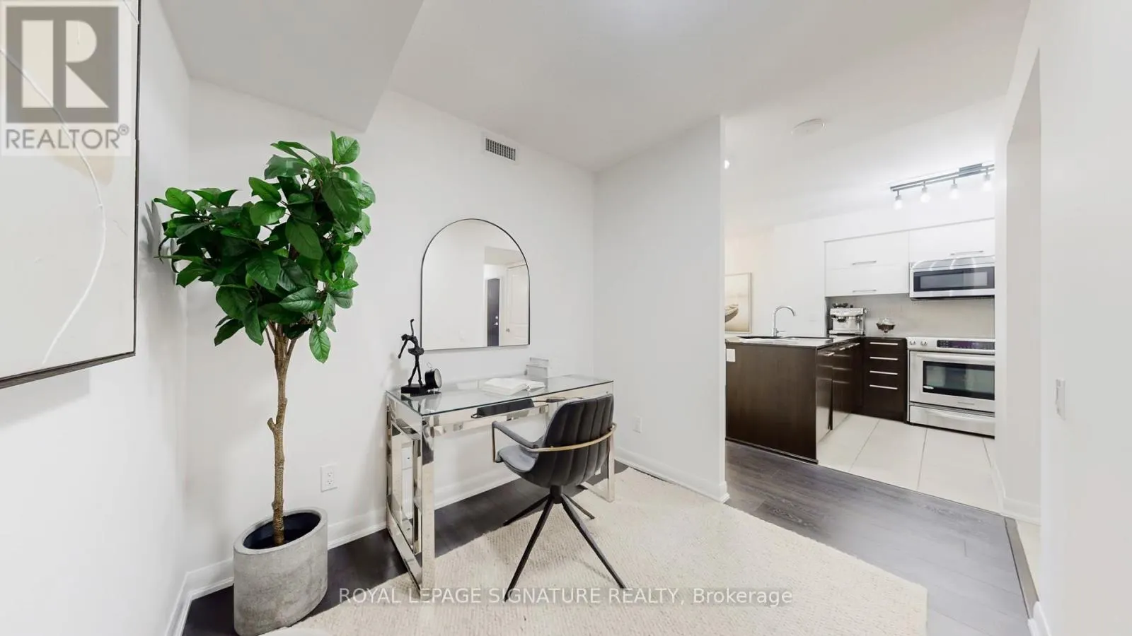 1807 - 5162 YONGE STREET