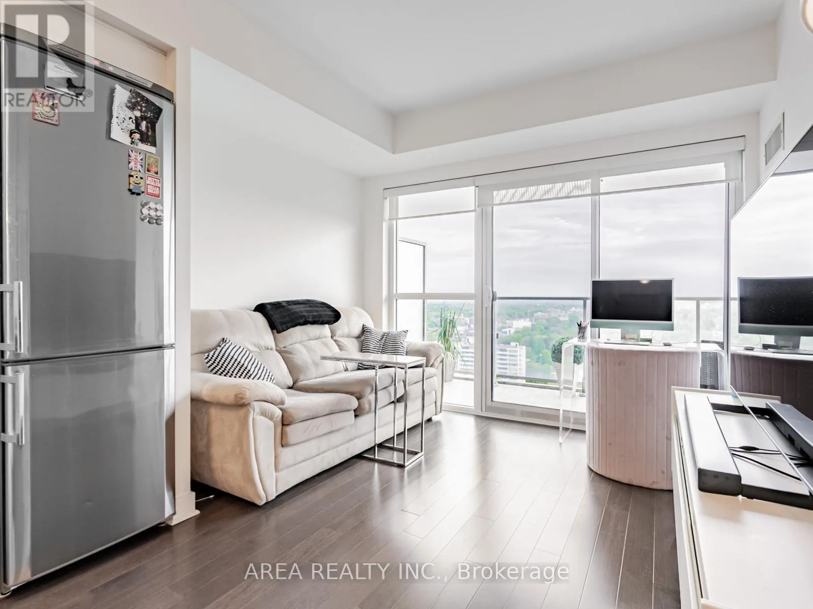 2009 - 58 ORCHARD VIEW BOULEVARD