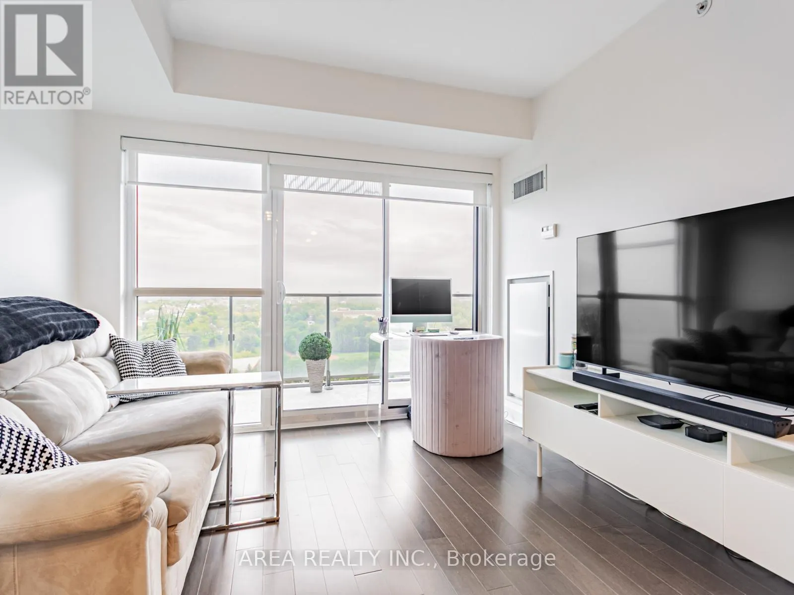 2009 - 58 ORCHARD VIEW BOULEVARD