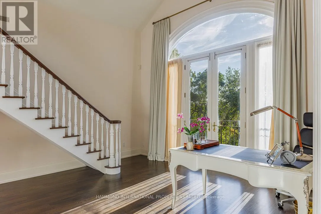 32 ARJAY CRESCENT