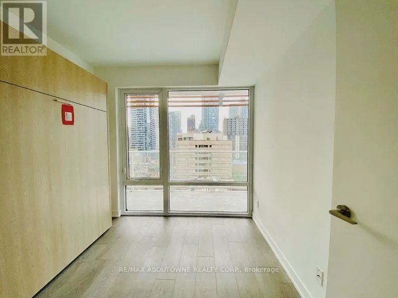 1112 - 18 MAITLAND TERRACE