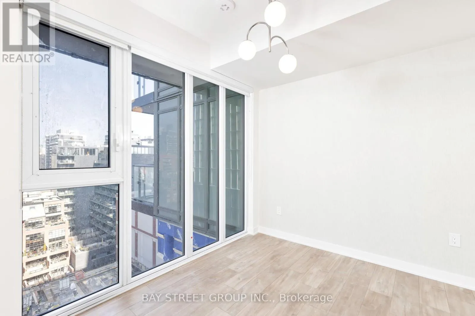 1273 - 135 LOWER SHERBOURNE STREET