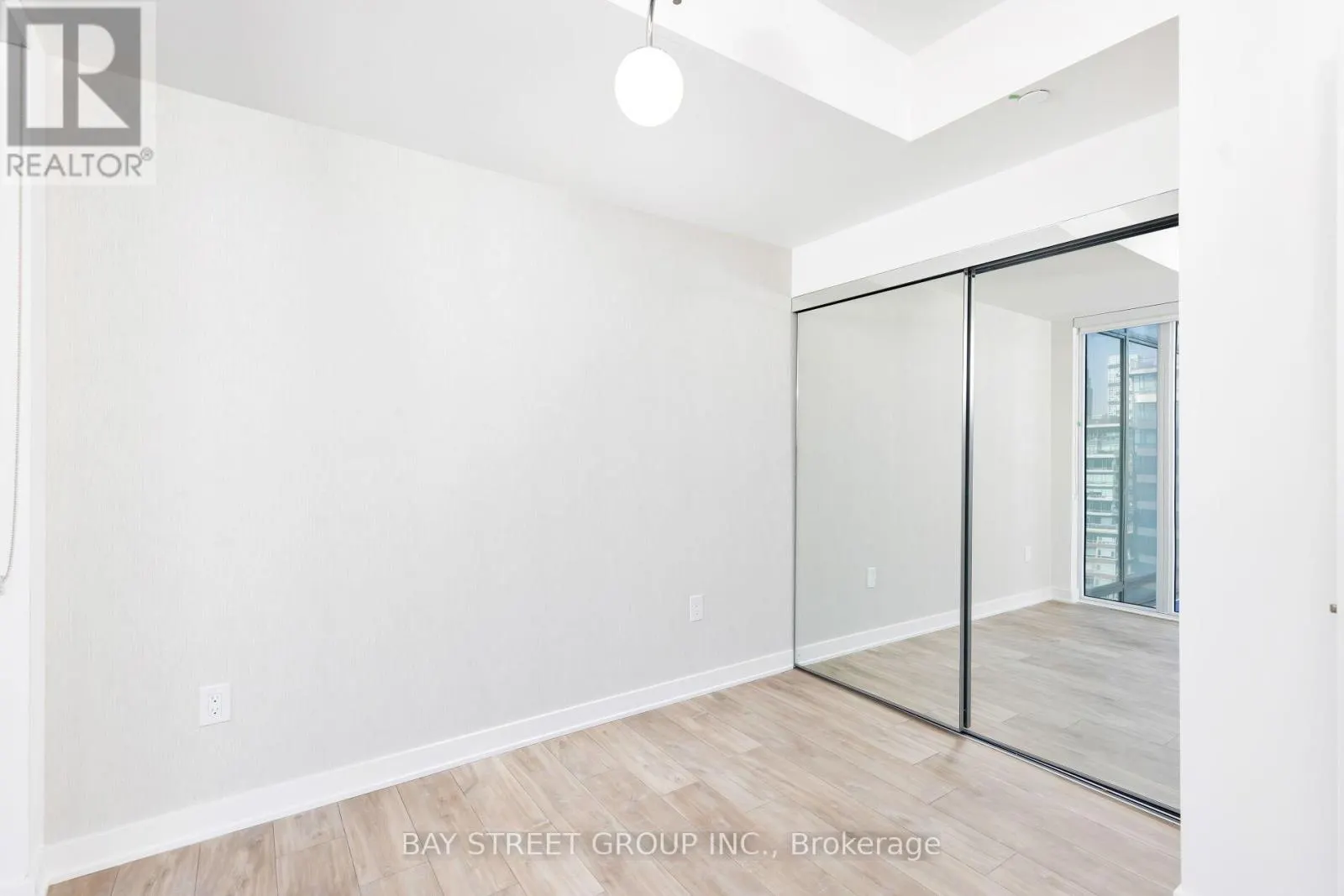1273 - 135 LOWER SHERBOURNE STREET
