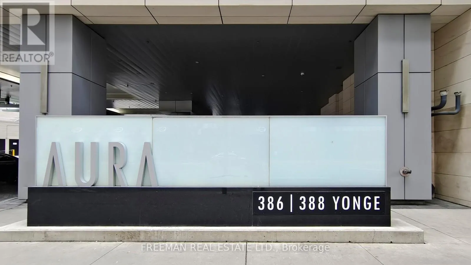 3703 - 386 YONGE STREET