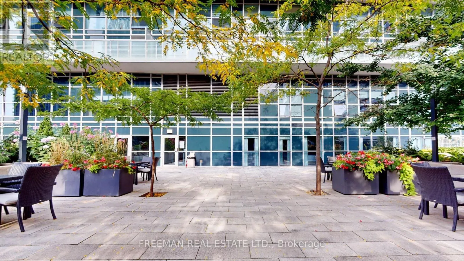 3703 - 386 YONGE STREET