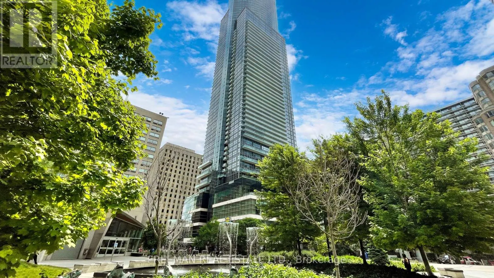 3703 - 386 YONGE STREET