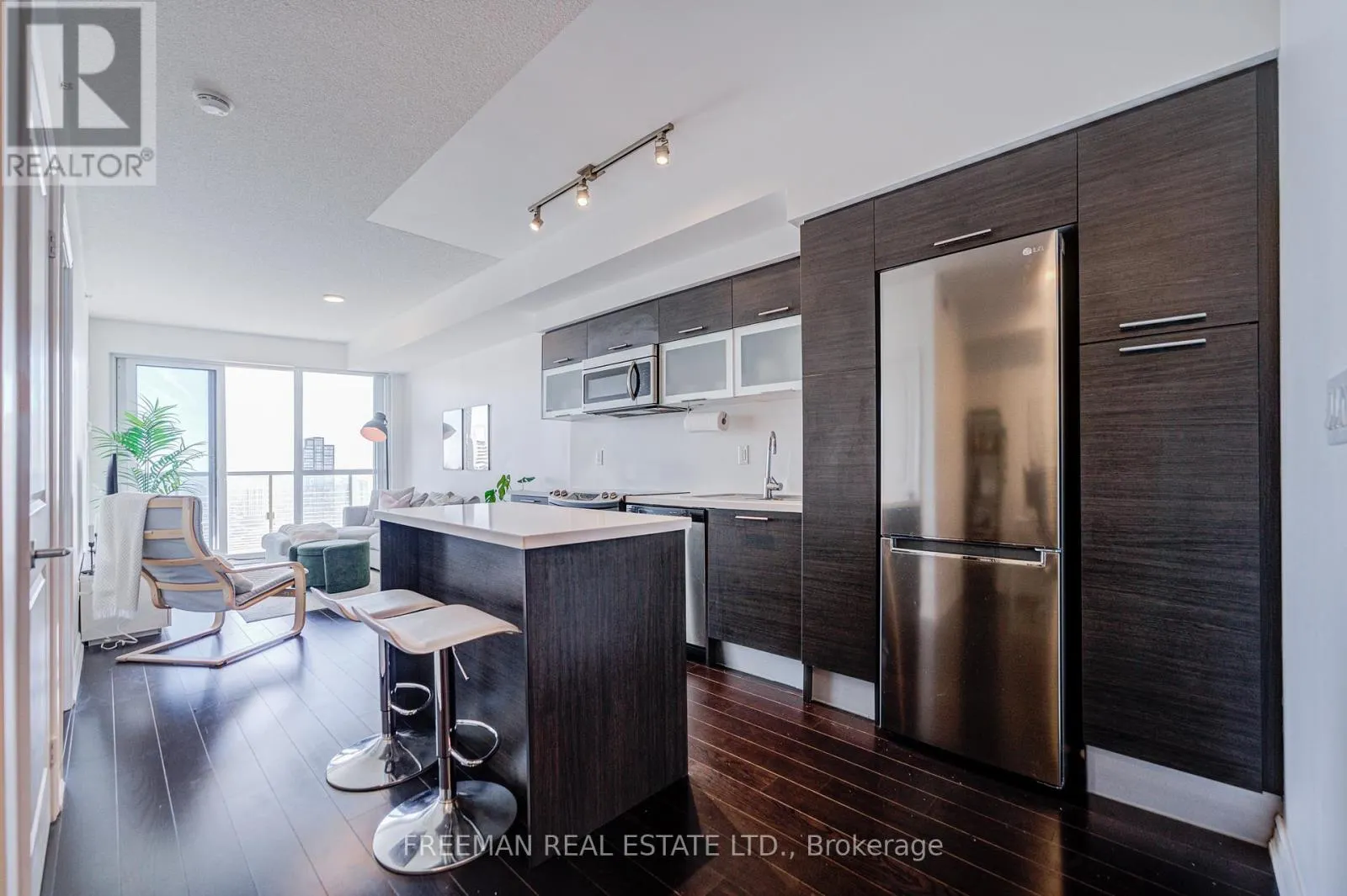 3703 - 386 YONGE STREET