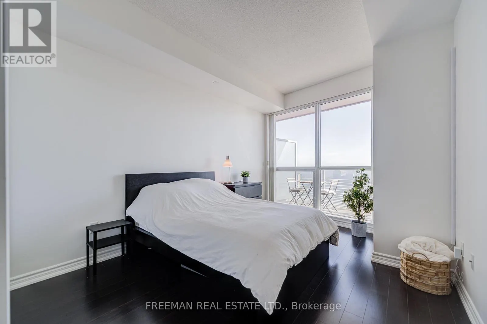 3703 - 386 YONGE STREET