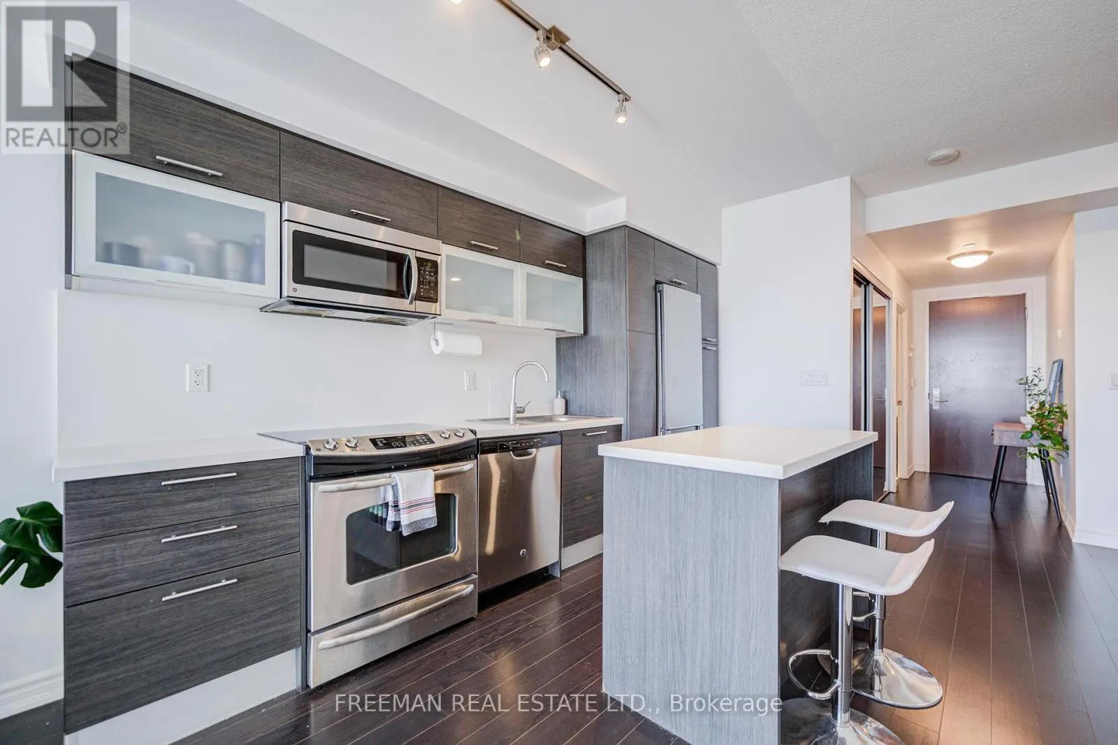 3703 - 386 YONGE STREET