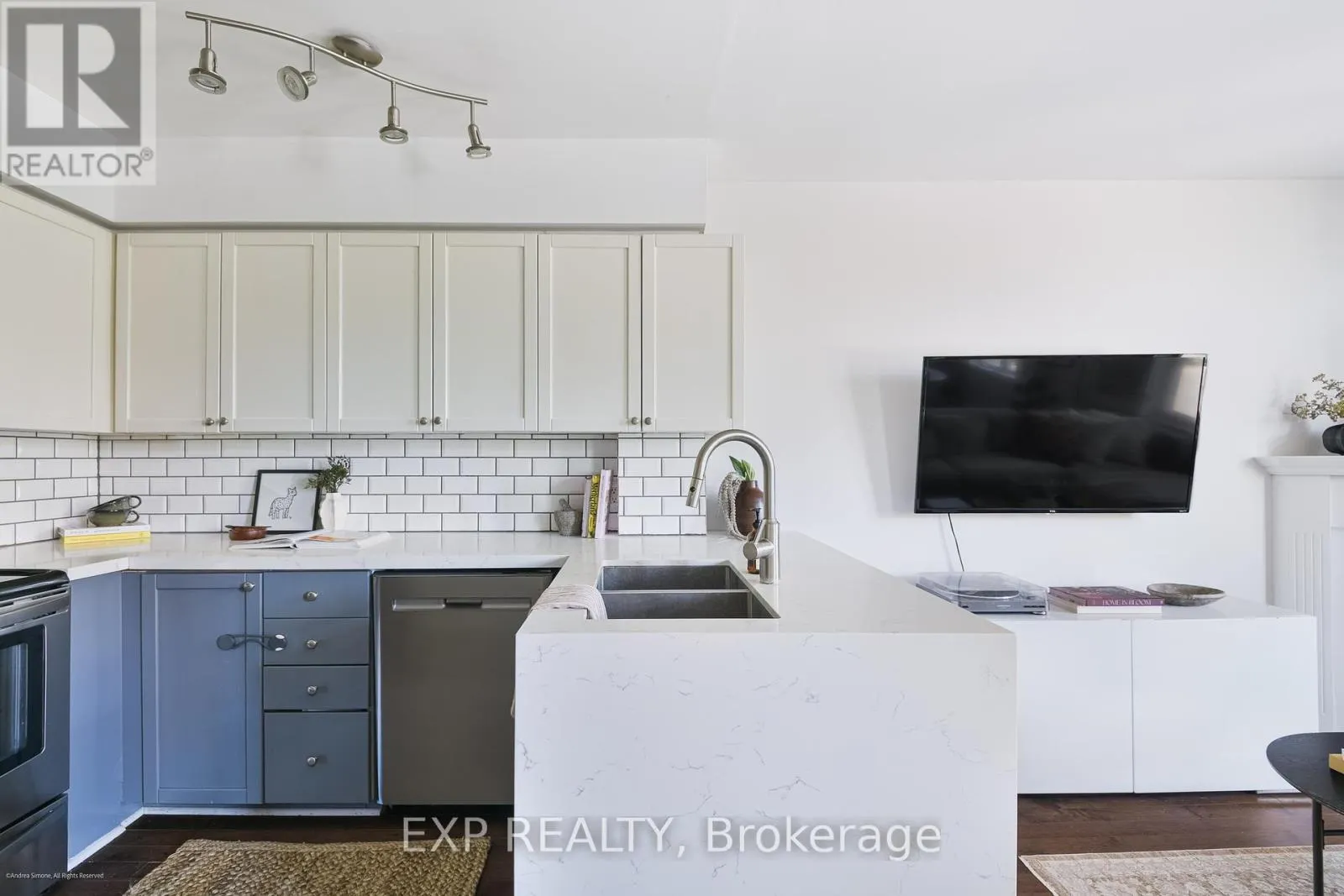 307 - 3 SHANK ST. STREET