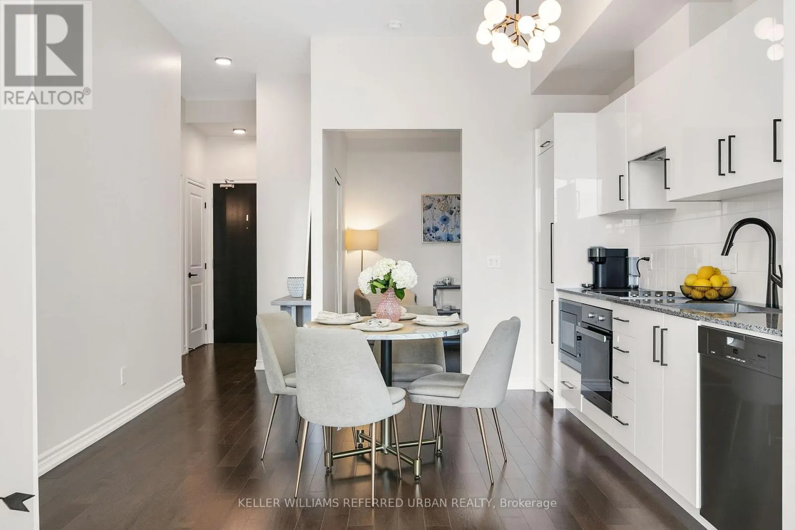 725 - 23 GLEBE ROAD W