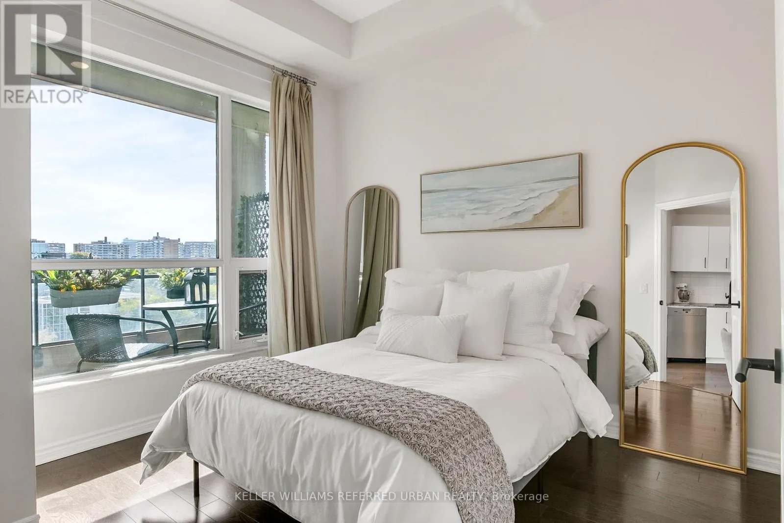 725 - 23 GLEBE ROAD W