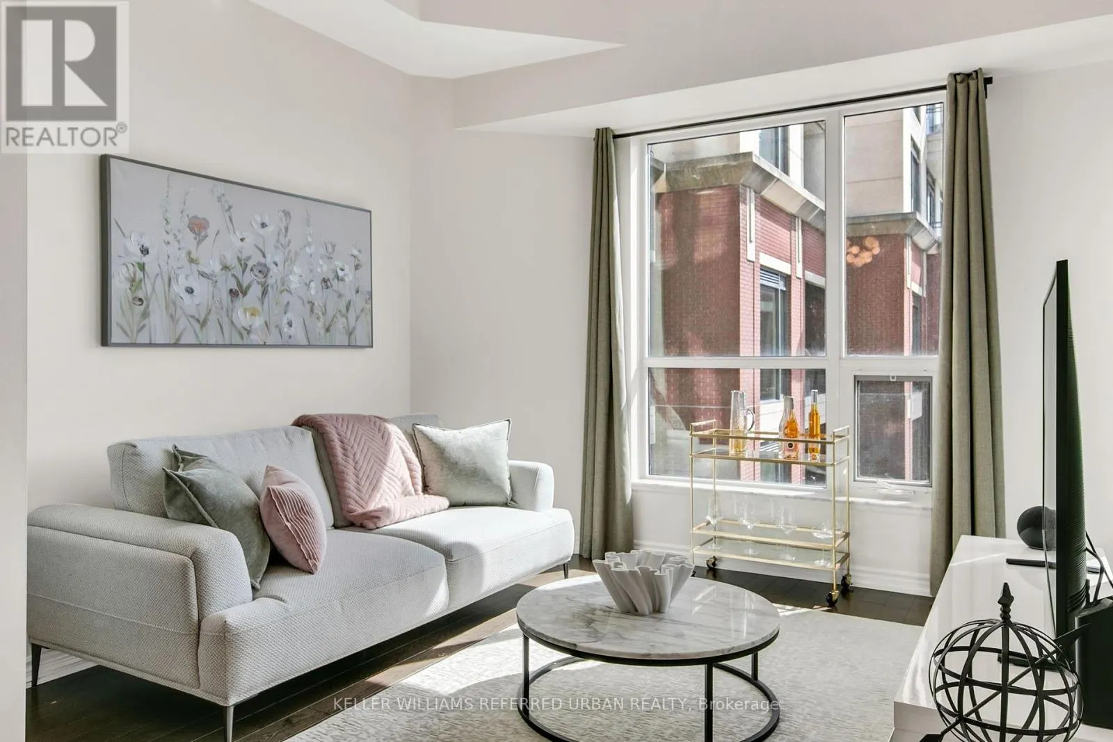 725 - 23 GLEBE ROAD W