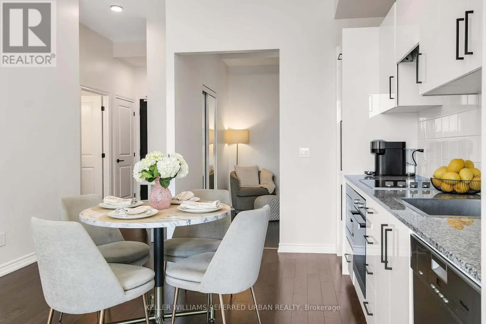 725 - 23 GLEBE ROAD W