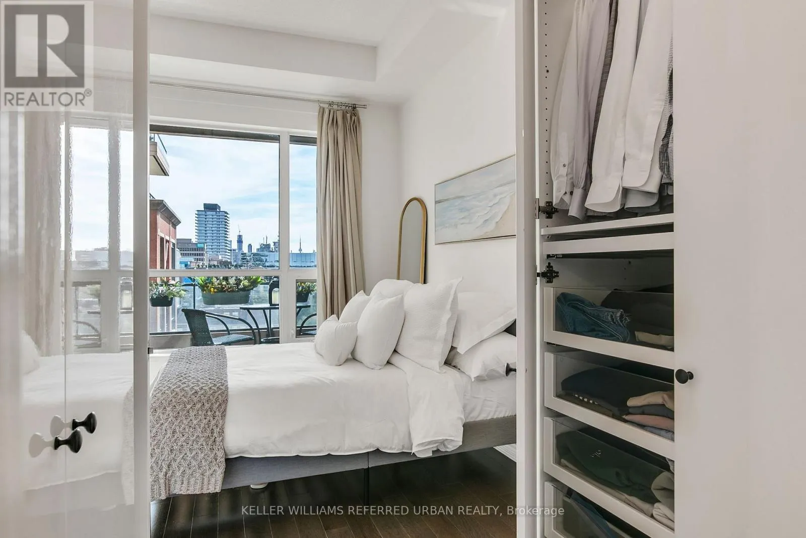 725 - 23 GLEBE ROAD W