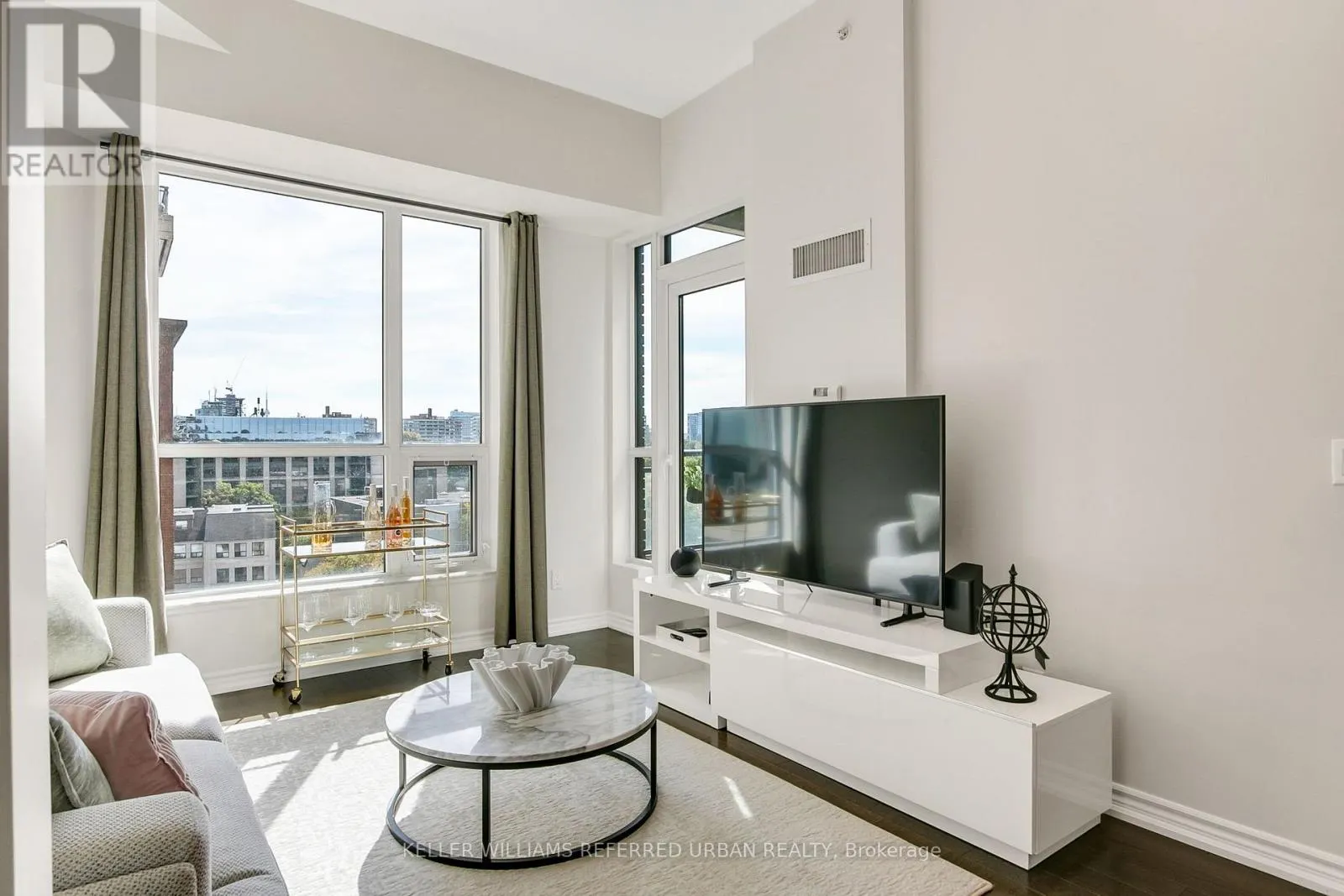 725 - 23 GLEBE ROAD W