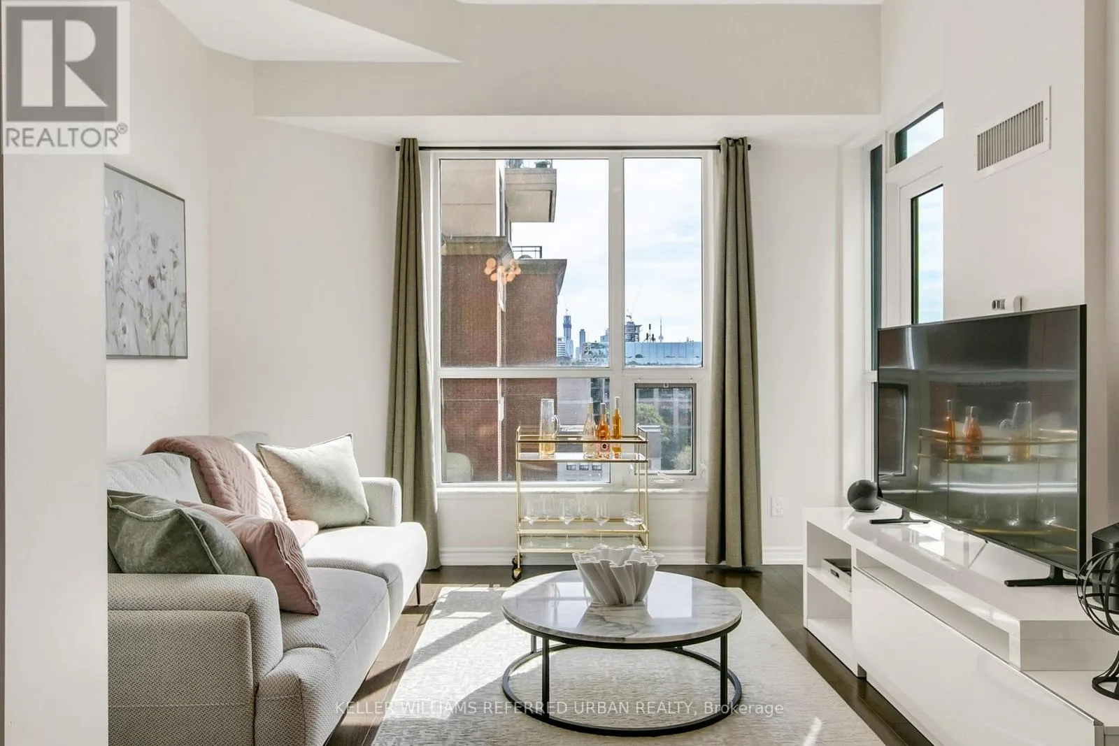 725 - 23 GLEBE ROAD W