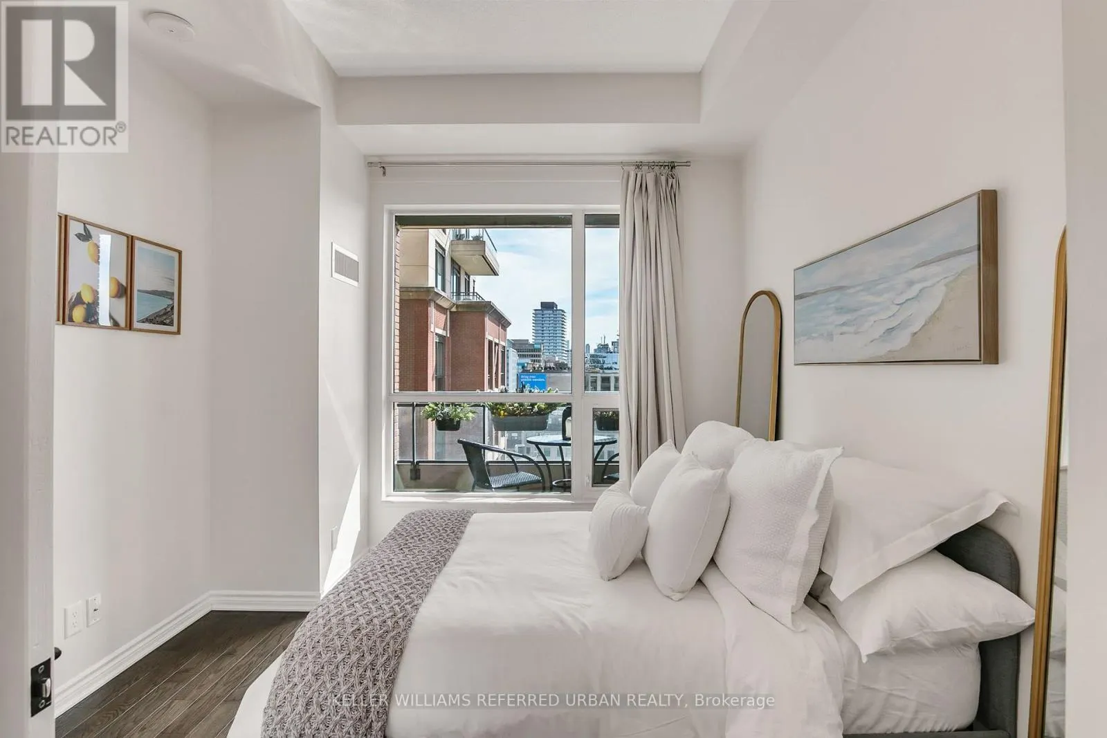 725 - 23 GLEBE ROAD W