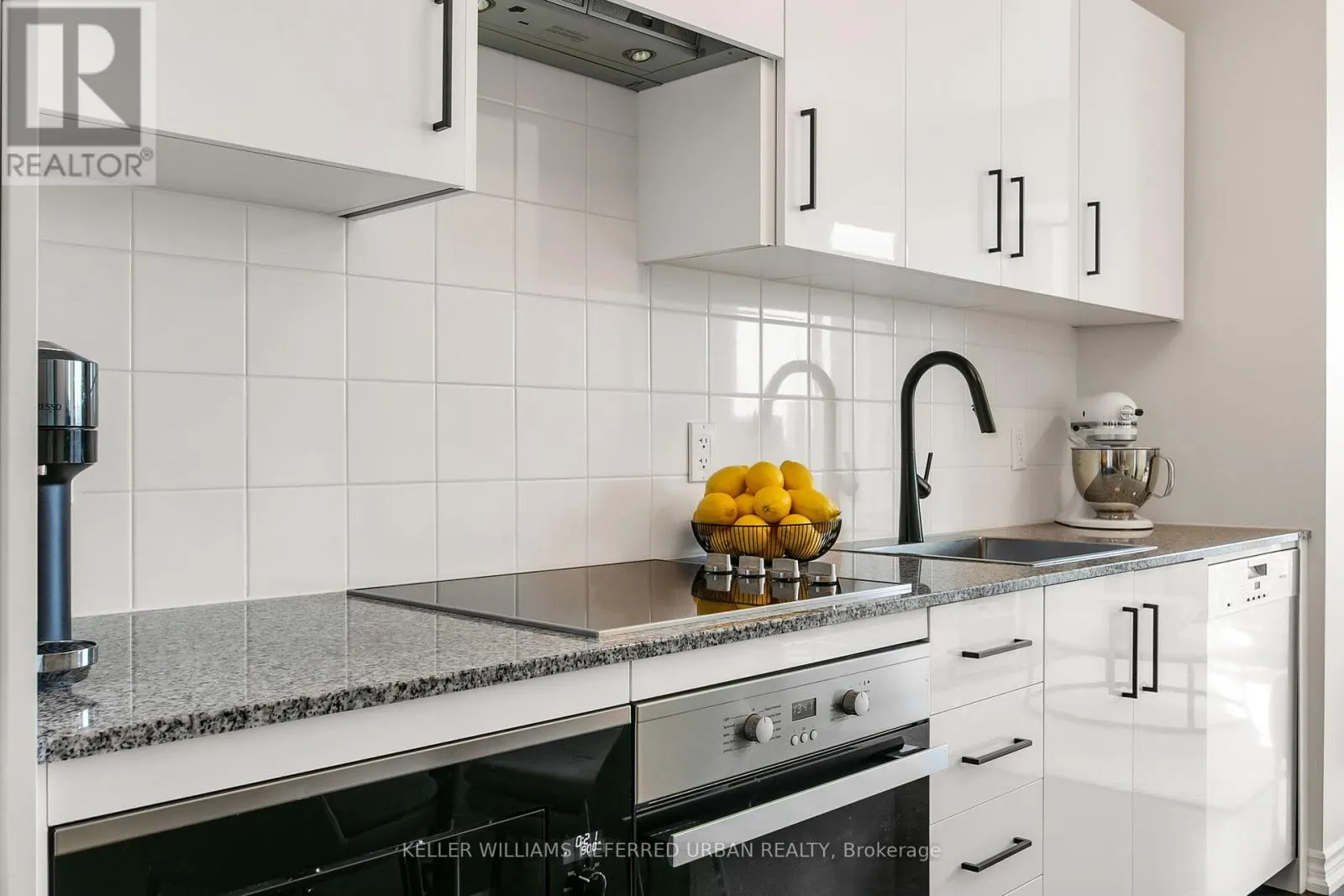 725 - 23 GLEBE ROAD W
