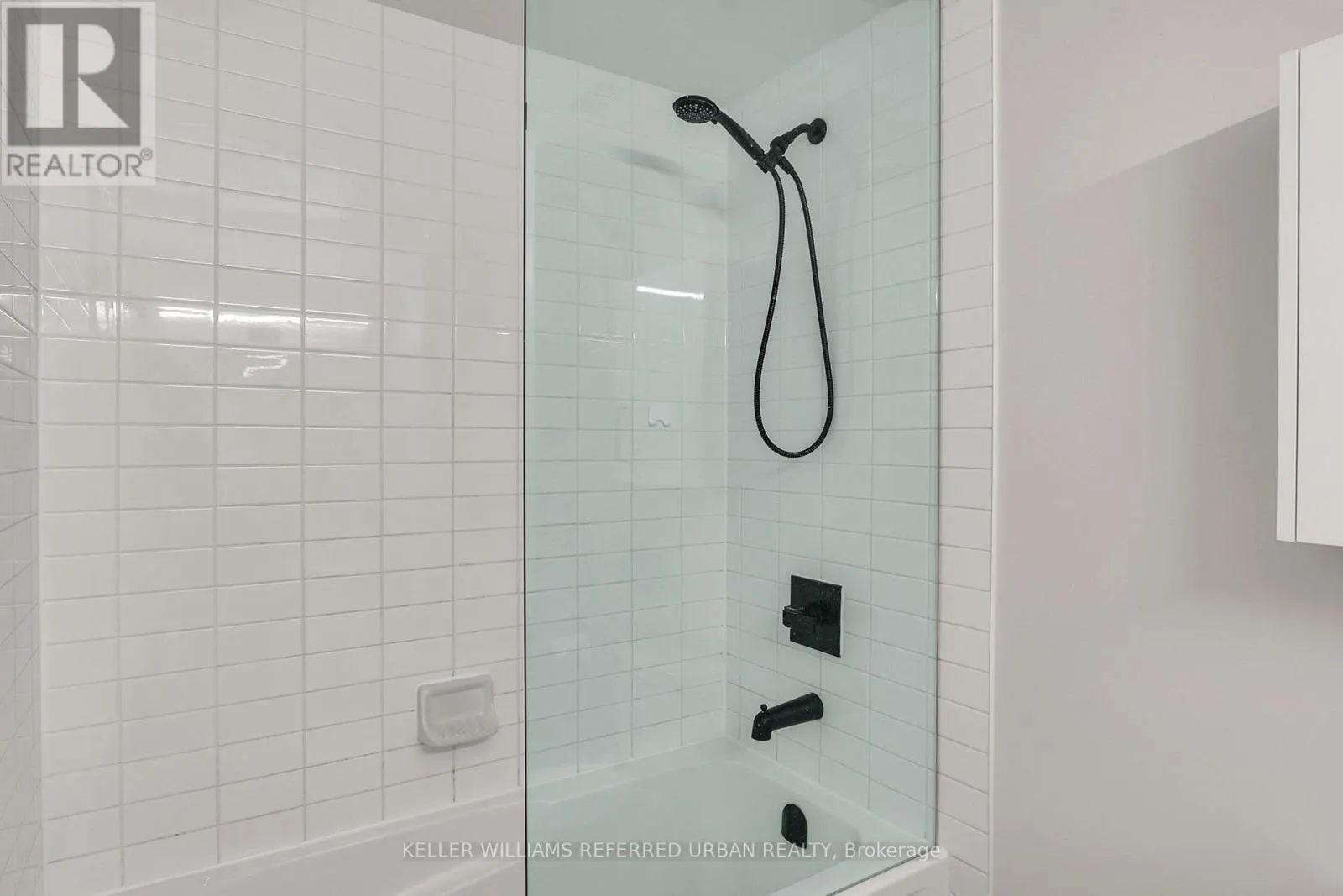 725 - 23 GLEBE ROAD W